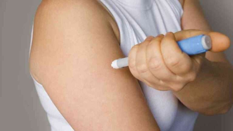 Weight loss injection pen for Mounjaro and Wegovy treatment